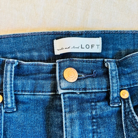 LOFT Pintucked High Rise Kick Crop Jeans‎ in Classic Wash - Picture 4 of 8